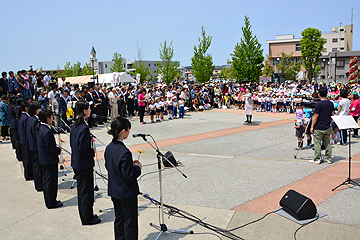 「復興支援ソング「花は咲く」を合唱」の画像