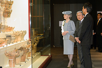 「両陛下は馬高縄文館をご見学」の画像