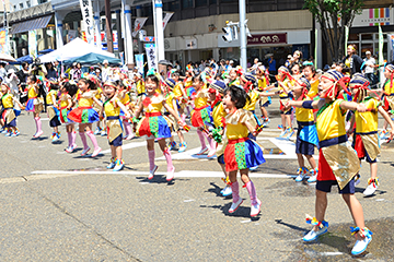 「鵬幼稚園・鵬第一幼稚園による鵬よさこい節」の画像