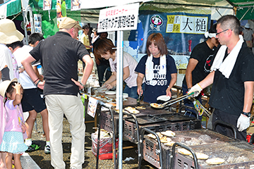 「岩手県大槌町自慢のホタテの浜焼き」の画像