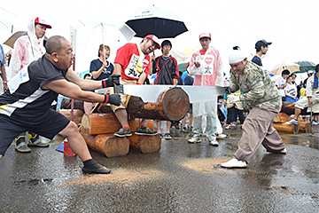 「「全日本丸太早切選手権大会」」の画像