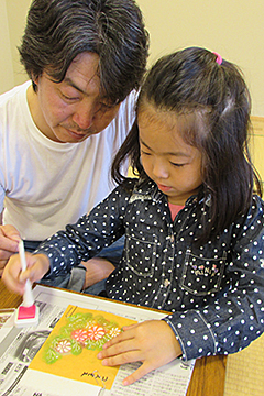 「小国和紙のはがきに絵付けする体験」の画像