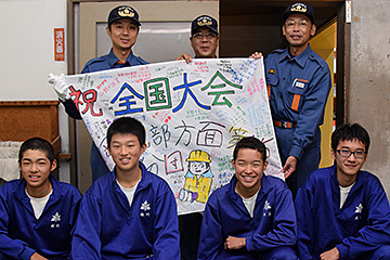 「最後に記念写真をパチリ」の画像