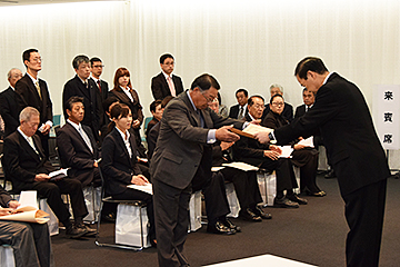 「森市長から表彰状を受け取りました」の画像
