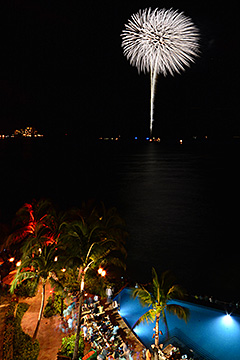 「真珠湾での長岡花火は２日間打ち上げます」の画像