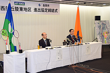 「アオーレ長岡で行った記者会見」の画像