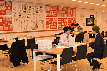 「相談スペースの脇に展示したり」の画像