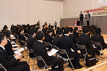 「まず企業が順番に１分間で会社をＰＲ」の画像