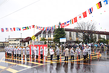 「地元住民が完成祝賀会」の画像