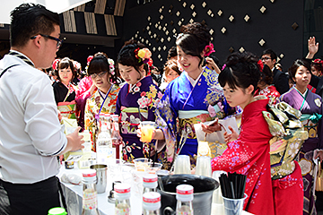 「思い思いのひとときを過ごしていました」の画像