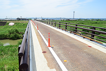 「自動車と歩行者が安心して通行できるようになりました」の画像