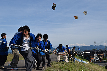 「県の無形民俗文化財に指定された今町・中之島大凧合戦」の画像