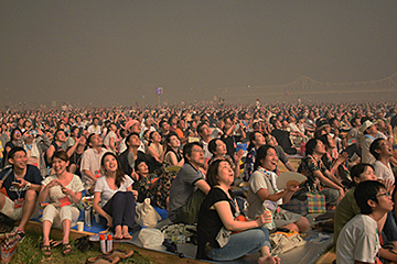 「長岡空襲・戦後70年、市町村合併10年の年の大花火大会」の画像