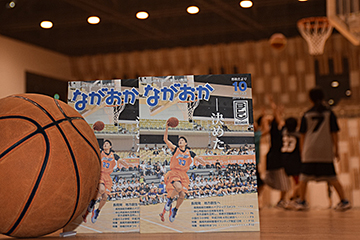 「表紙は新潟アルビレックスＢＢ主将の佐藤公威選手」の画像