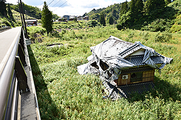 「山古志地域木籠集落の水没家屋」の画像