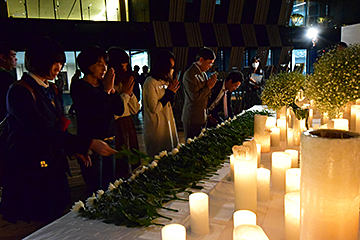 「アオーレ長岡では「私たちの10.23を忘れない～献花・黙とう」を開催」の画像
