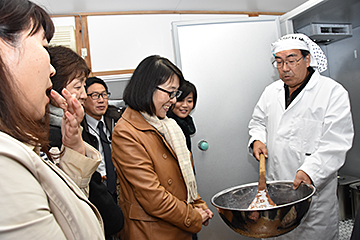 「集落の空き家を活用した製造所の見学」の画像