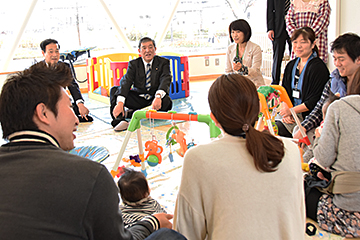 「子育て世代の声にじっくりと耳を傾けていました」の画像