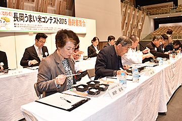 「16点で最終審査を行いました」の画像