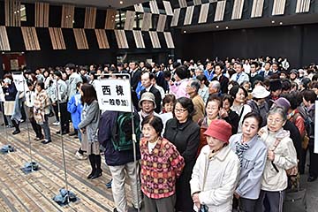 「約320人が参加して消防避難訓練を行いました」の画像