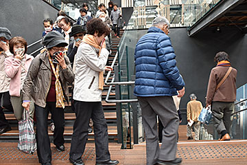 「口にハンカチをあてながらナカドマへ避難しました」の画像