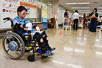 「高齢者を疑似体験」の画像