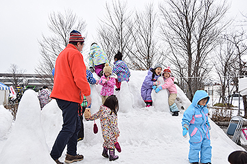 「雪像づくり」の画像