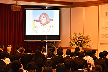 「新しい校歌の作詞・作曲をした平原綾香さんからサプライズメッセージ」の画像