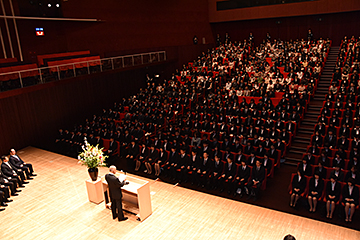 「長岡造形大学の入学式をリリックホールで行いました」の画像