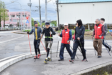 「雨が止んだのを見計らって屋外へ」の画像