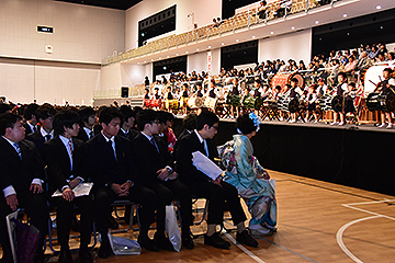 「長生保育園の園児たちが太鼓の演奏でお祝い」の画像