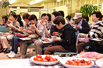 「参加者40人は栽培方法などを熱心に質問していました」の画像