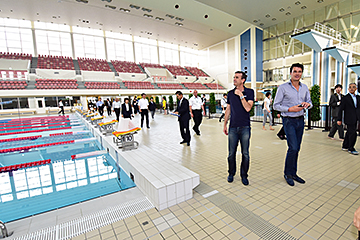 「ダイエープロビスフェニックスプールを見学」の画像