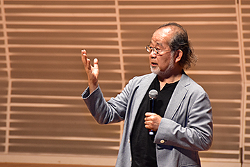 「諏訪中央病院名誉院長の鎌田實さんが登壇」の画像