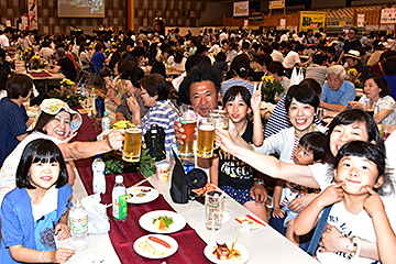 「多くの人がドイツの味覚を味わいました」の画像