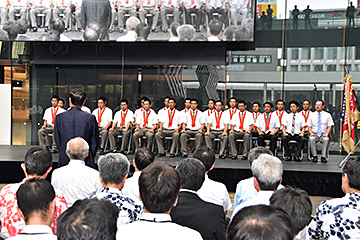 「中越高校野球部が森市長へ大会出場を報告」の画像