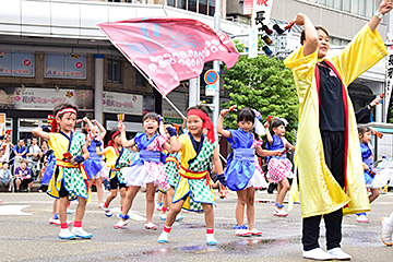 「鵬幼稚園、鵬第一幼稚園による鵬よさこい節」の画像