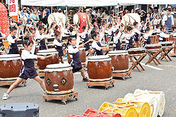「恵和保育園の和太鼓演奏」の画像