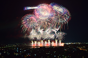 「「故郷はひとつ」のミュージック花火」の画像