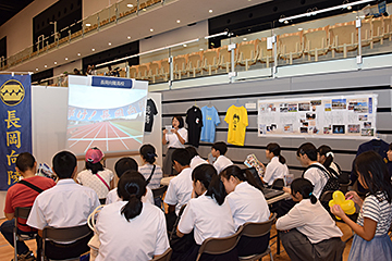 「市内や近郊の高校19校の生徒が自校の特色や学校生活を紹介」の画像