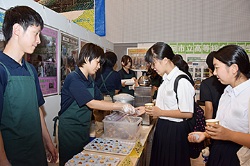 「高等総合支援学校はクッキーの試食を行いました」の画像