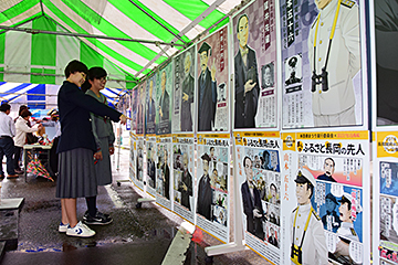 「漫画形式で先人の活躍を紹介するパネル」の画像