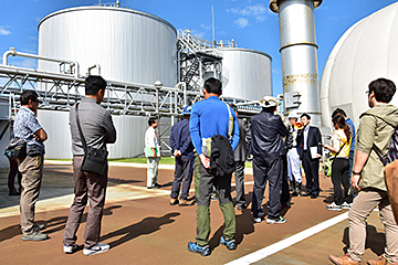 「生ごみバイオガス発電センターを視察」の画像