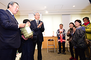 「10万人目は日本文化体験ツアーに参加していたみなさん」の画像