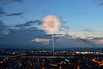 「慰霊の花火「白菊」」の画像