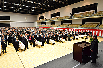 「全員で声を合わせて「乾杯！」」の画像