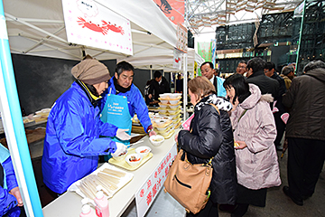 「ナカドマには特産品や自慢の鍋が大集合」の画像