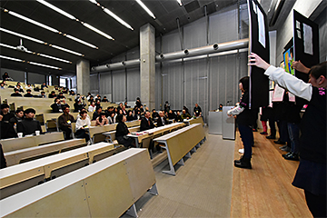 「ハワイ大生が来岡」の画像