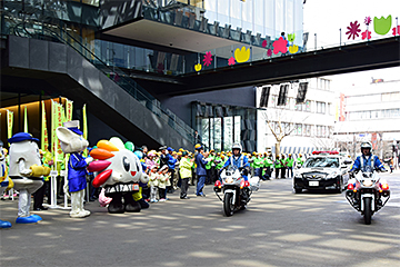 「交通安全を呼びかけるイベントを行いました」の画像