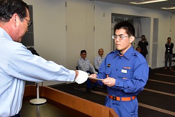 「辞令交付」の画像